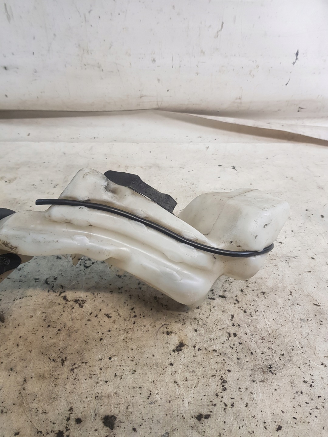 VW NEW BEETLE washer fluid tank 1C0955453D + pump