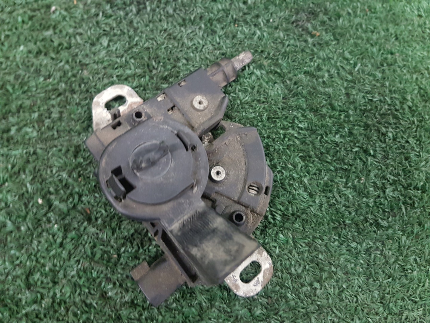 bonnet latch lock Z CIEGNEM and KLUCZYKIEM FORD FOCUS MK2