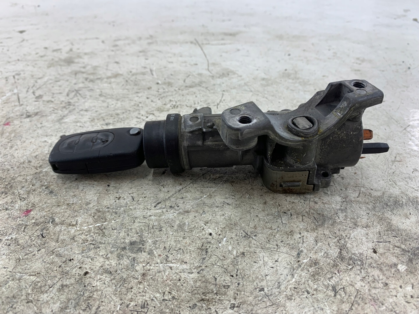 AUDI A4 B6 ignition + key GROT 4B0905851G