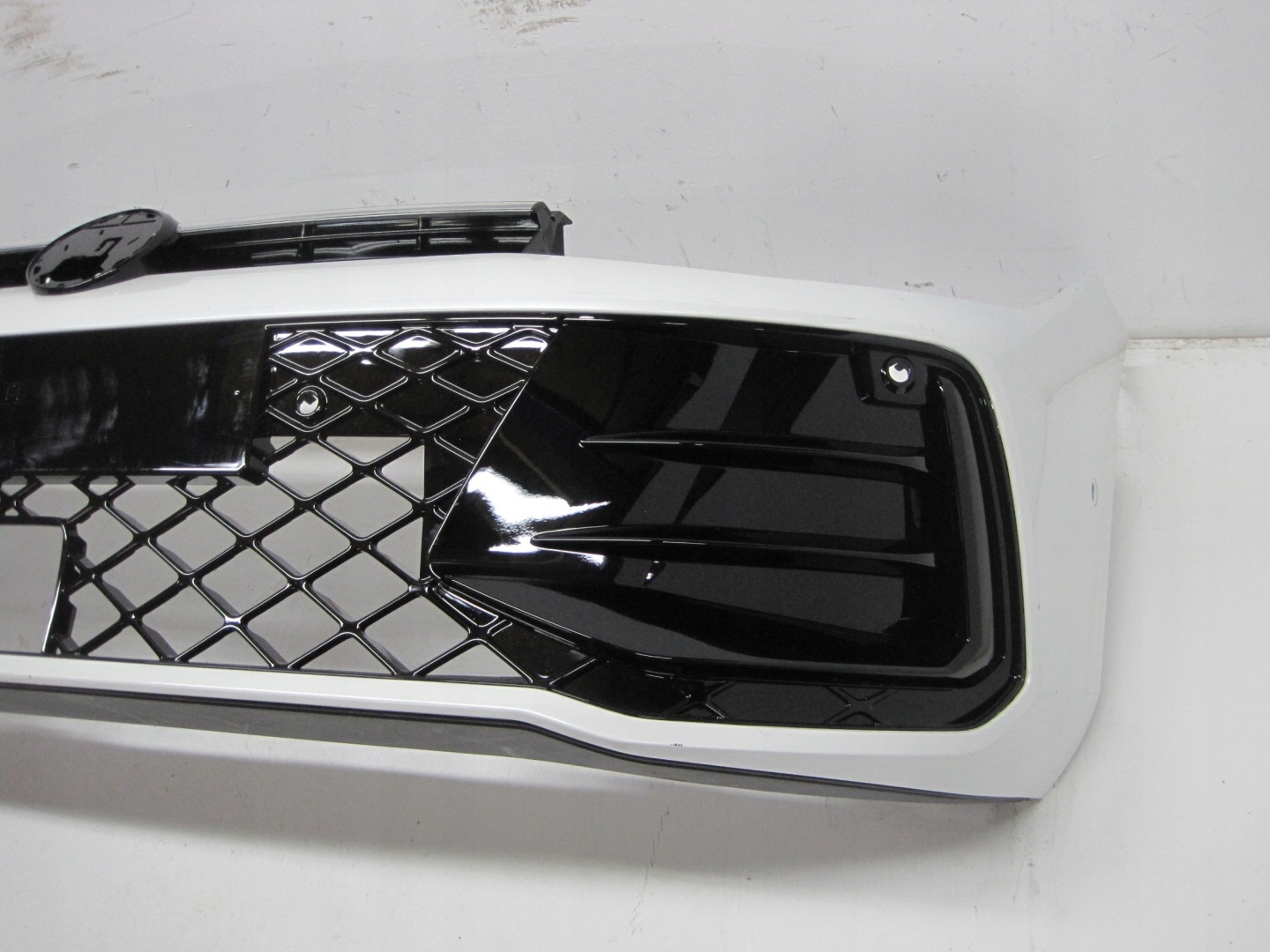 bumper VW PASSAT B9 3J0 R-LINE LED below 6 PDC below RADAR front front