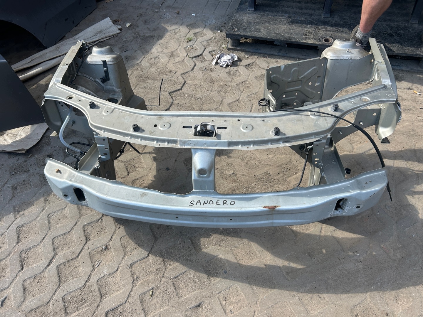 DACIA SANDERO and support panel for radiators complete pillar