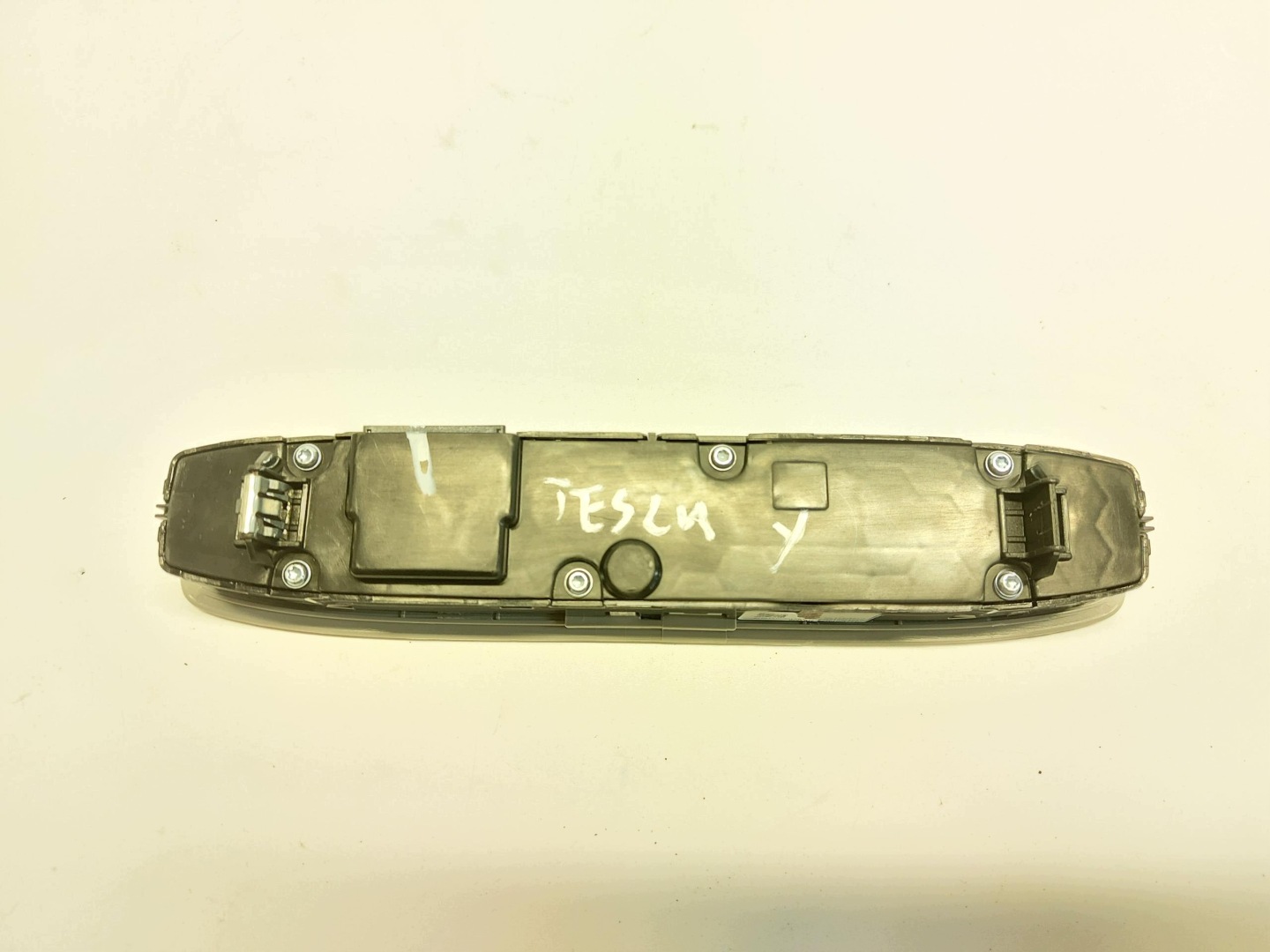 TESLA MODEL Y 2024r FANALE interna cabina 1500237-00-H