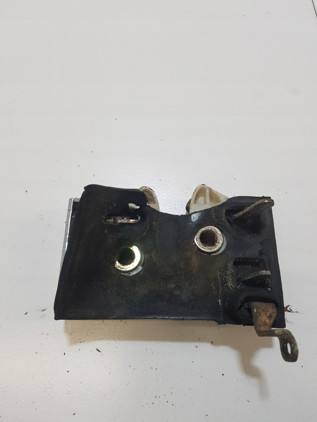 lock door left front AUDI 90 B3 893837015B