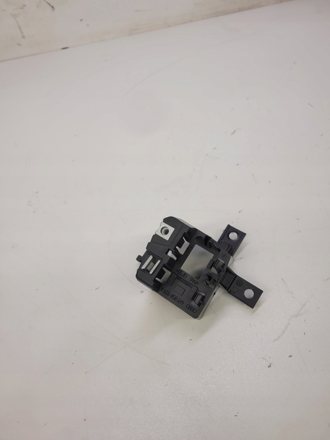 control unit retainer KESSY AUDI A8 D4 4H1858937A