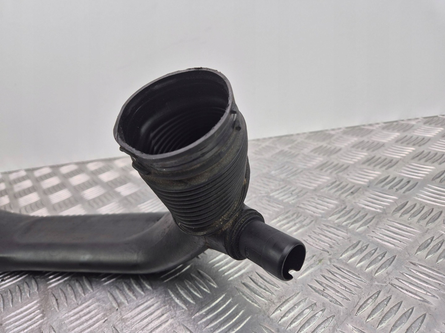 BMW 3 E90 E91 335i Czesc rury dolotu luft 7600002
