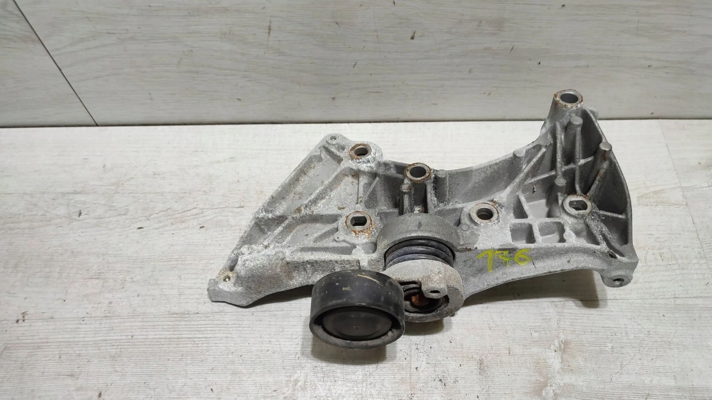 Mercedes-Benz A W176 2017 console holder alternator