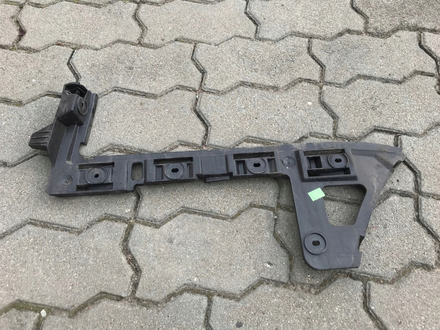 bumper bracket left rear part VW PASSAT B6 KOMBI 3C9807393