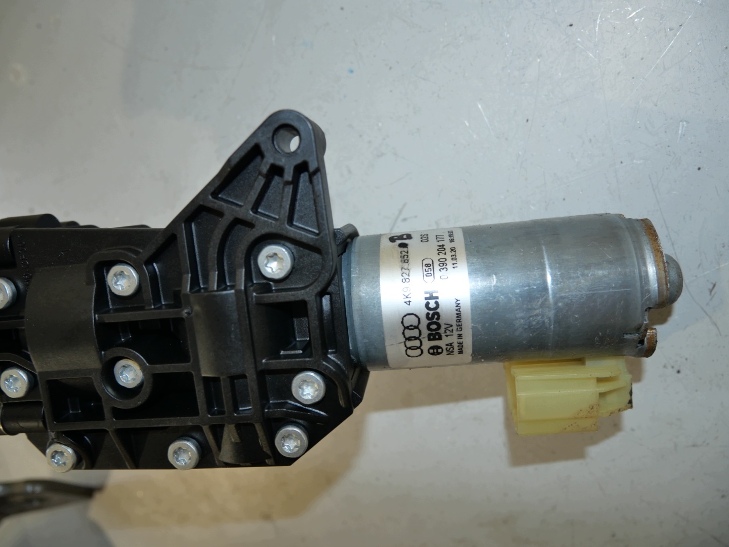lock DOCIAG bonnet boot AUDI 4K9327300A