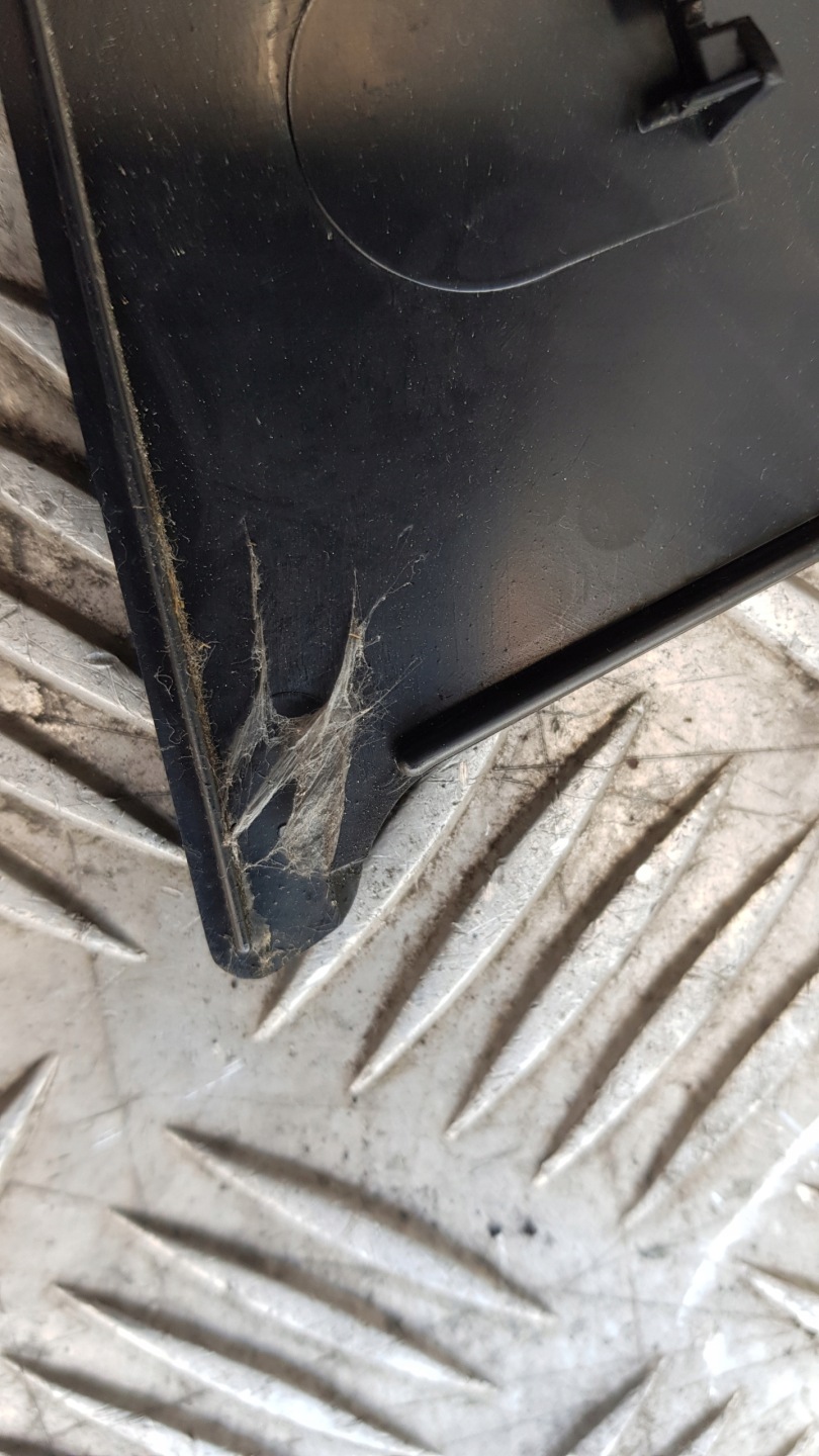 MERCEDES W212 spoiler upholstery right or left rear part