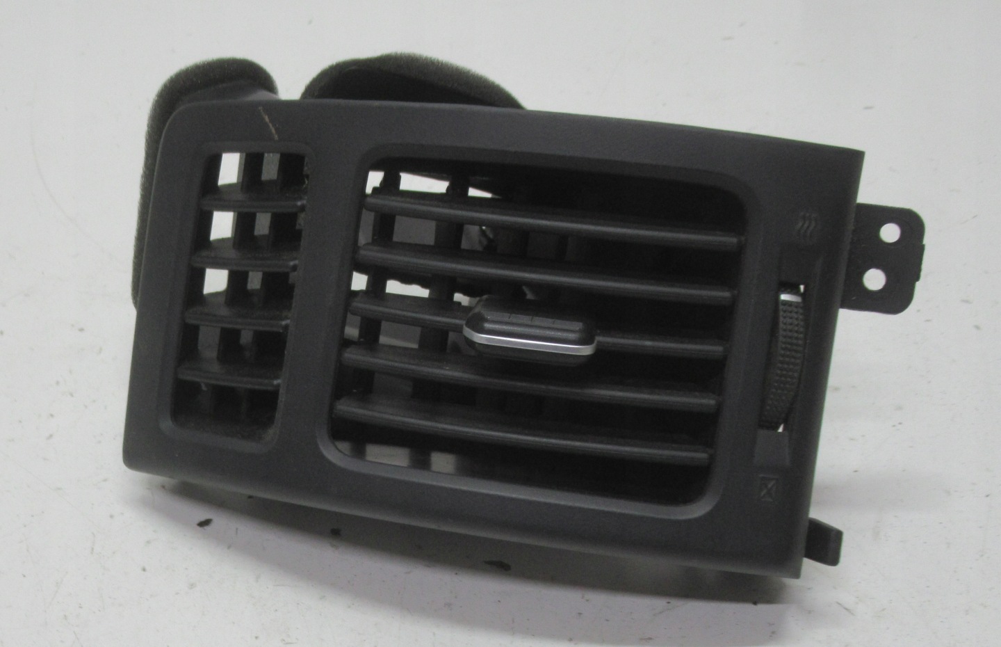 HYUNDAI IX55 10R grid air conditioning devices left
