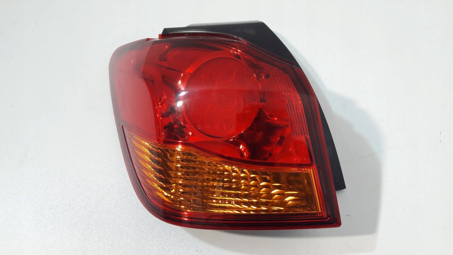 Mitsubishi ASX light rear left P9372 LED plastic damaged (R114)