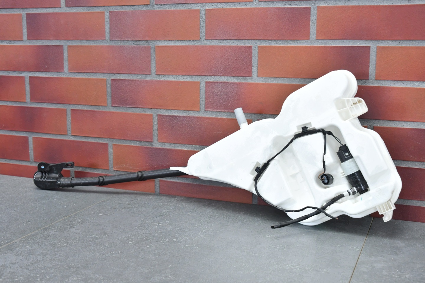 washer fluid tank BMW 2 G42 M2 G87 only 390km