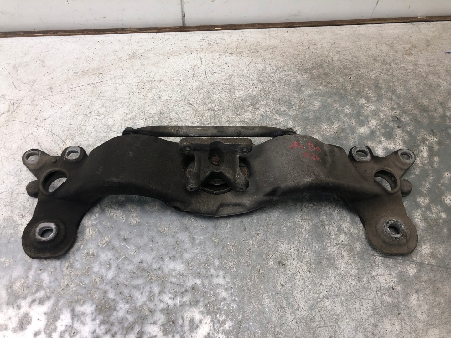 strebe Getriebehalter AUTOMAT AUDI A4 B6 8E0399263AB