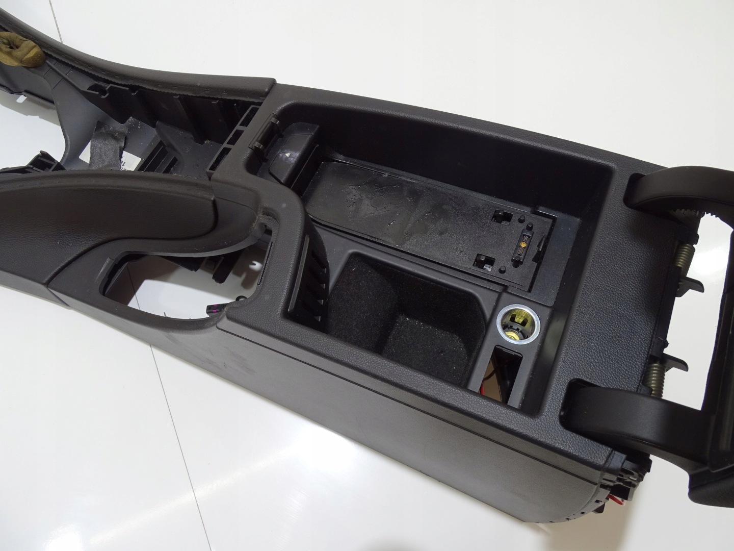 TUNEL central armrest BMW E91 OE EUROPA (20186182)