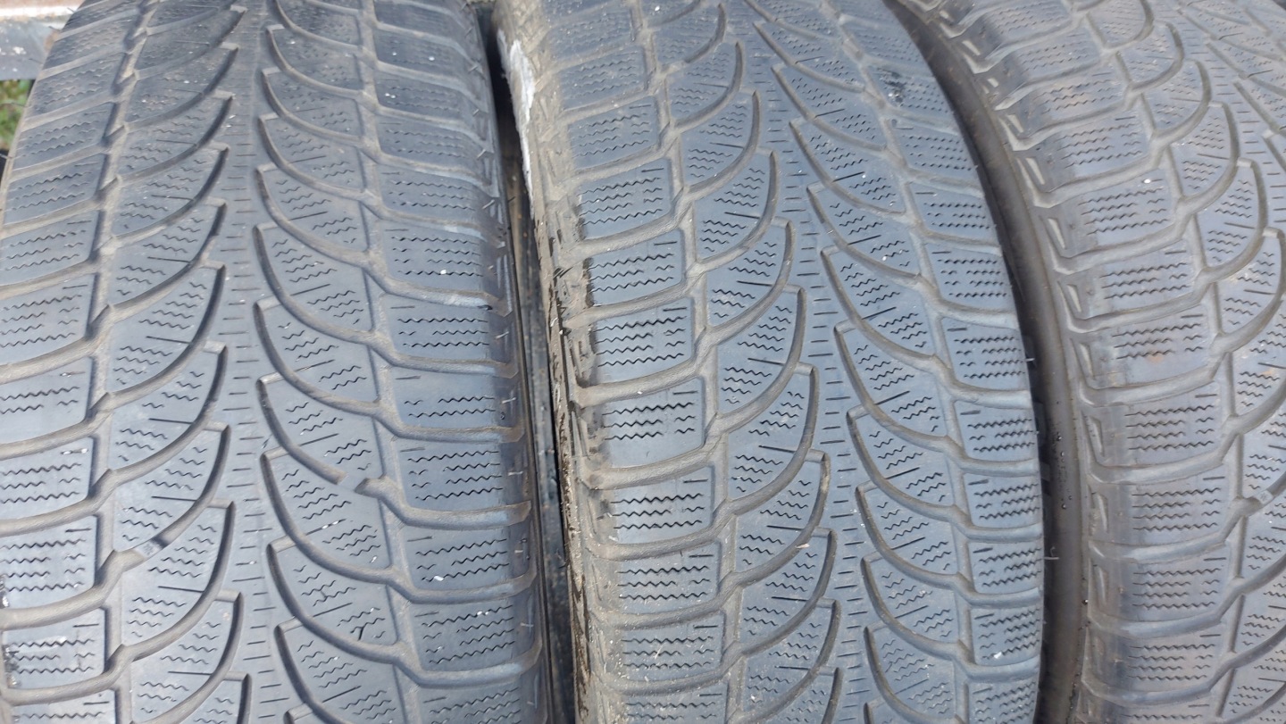 BRIDGESTONE BLIZZAK LM-80 225/60R18 tyres winter 4,5mm