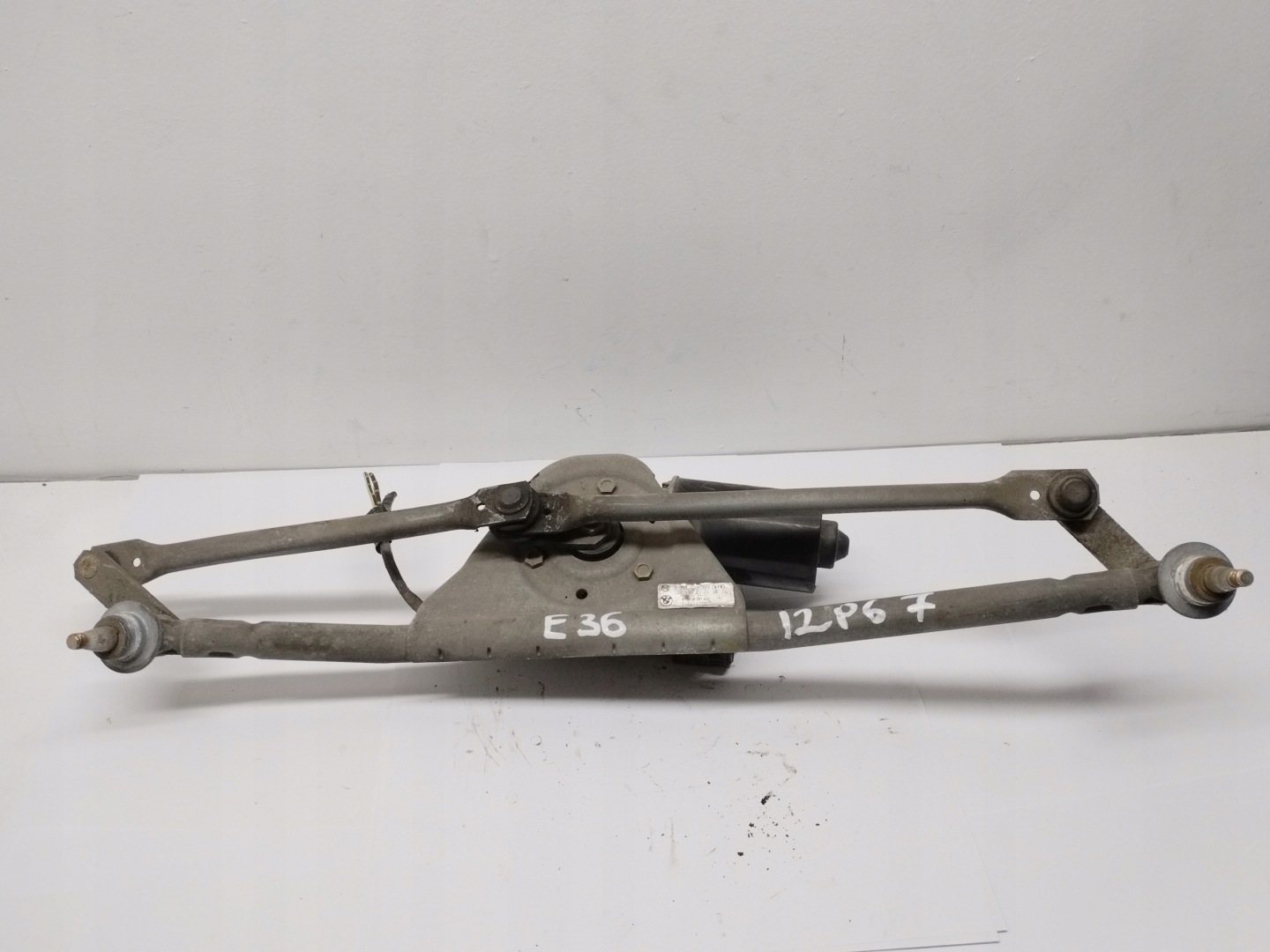 wiper mechanism BMW E36 8391420