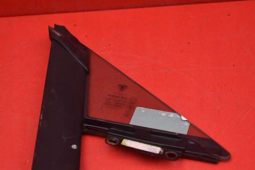 window side left front MALA TROJKAT 43R-001074 TESLA MODEL S 16-21