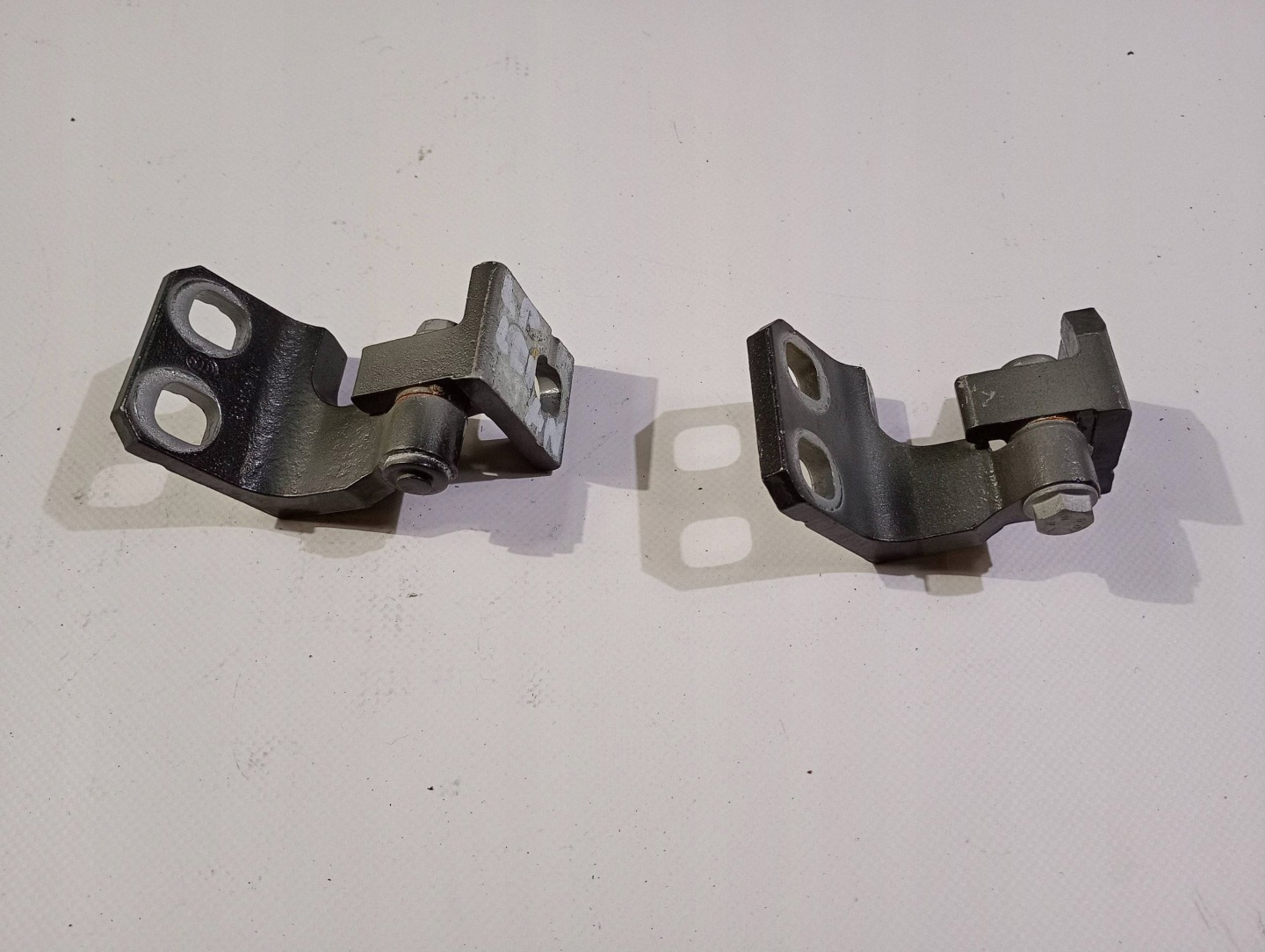 hinge hinges door left front front left Maserati Levante 2017