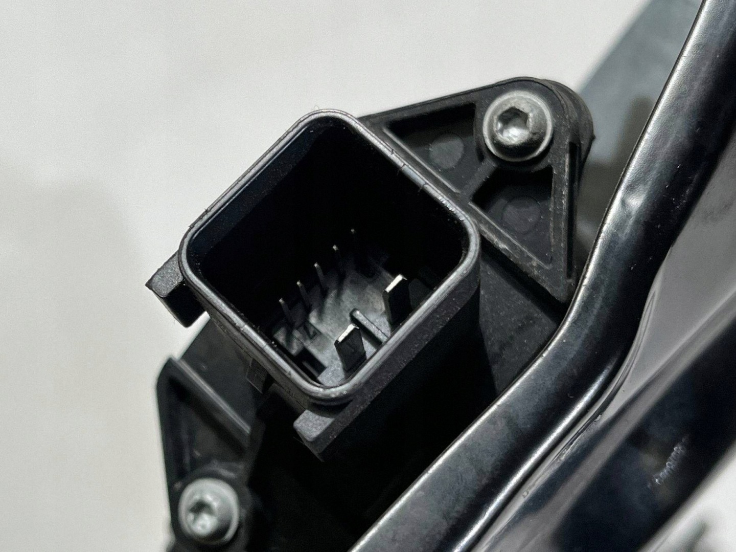 window regulator of the rear left window left Chevrolet Camaro Cabrio 2009-2015
