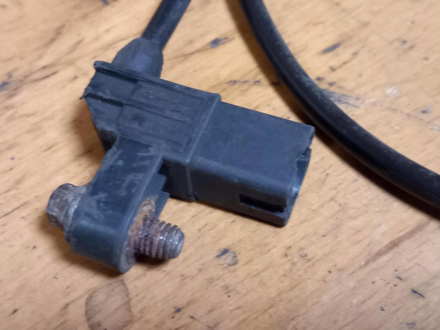 Sensor ZUZYCIA KLOCKOW HAMULCOWYCH MERCEDES SPRINTER W906 9065400334