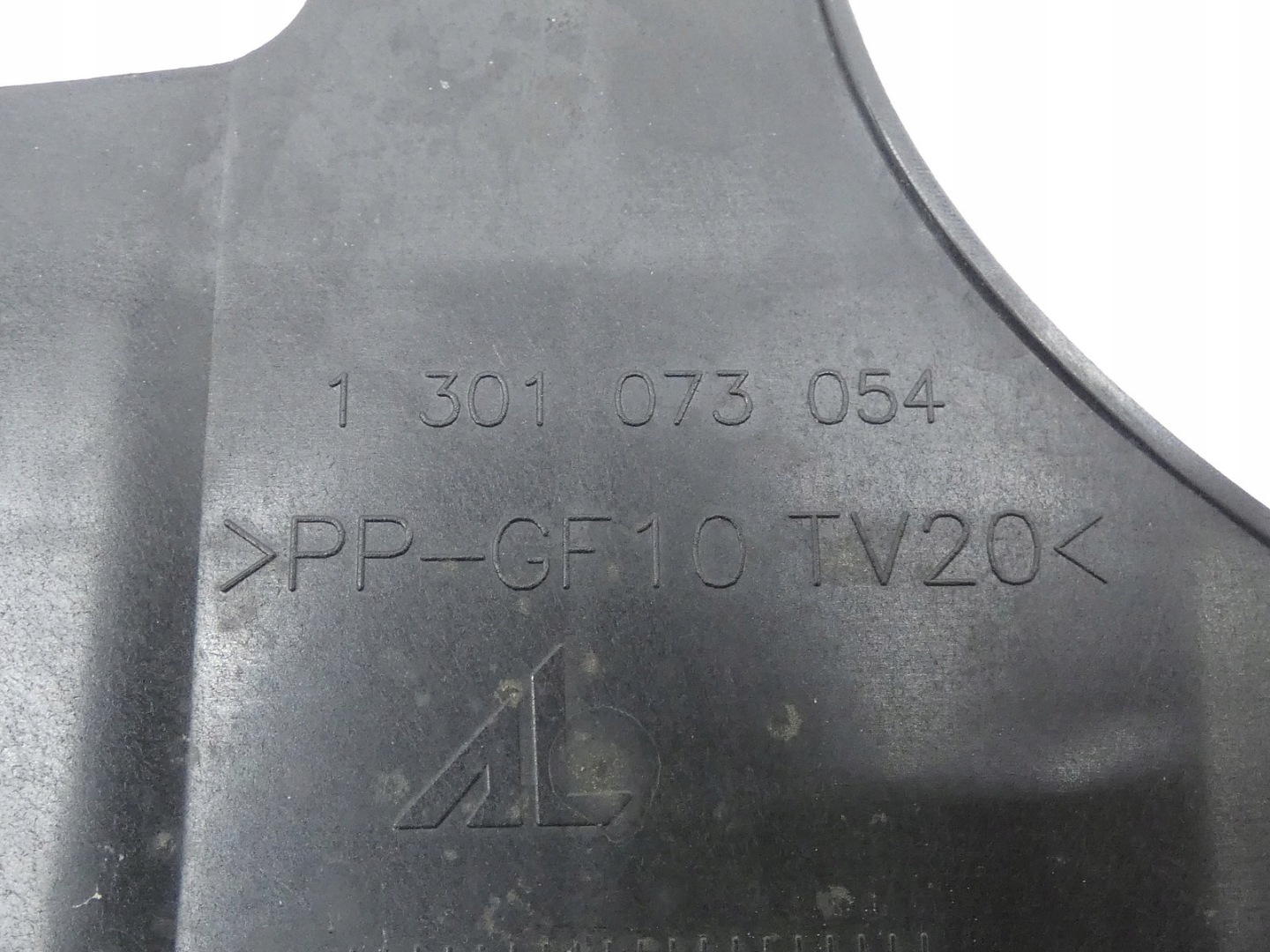 support holder bracket lights right AUDI A4 B8 LIFT 11-15R 1301073054