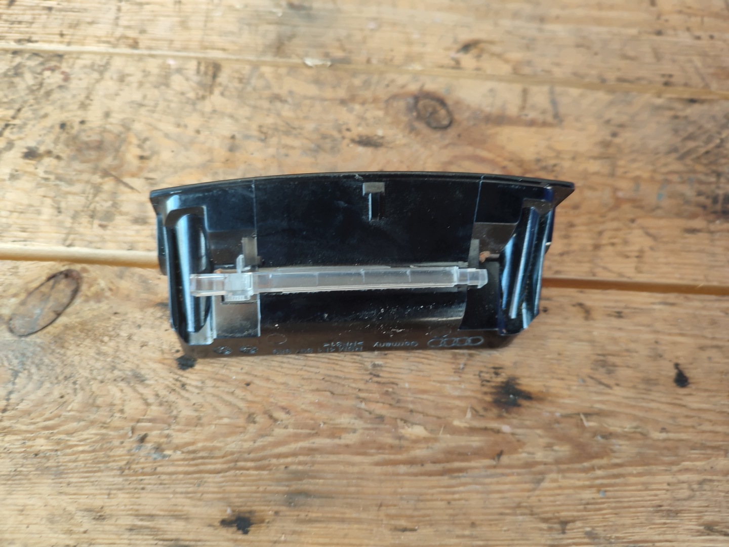 WKLAD POPIELNICZKI front AUDI A6 C6 4F1857989