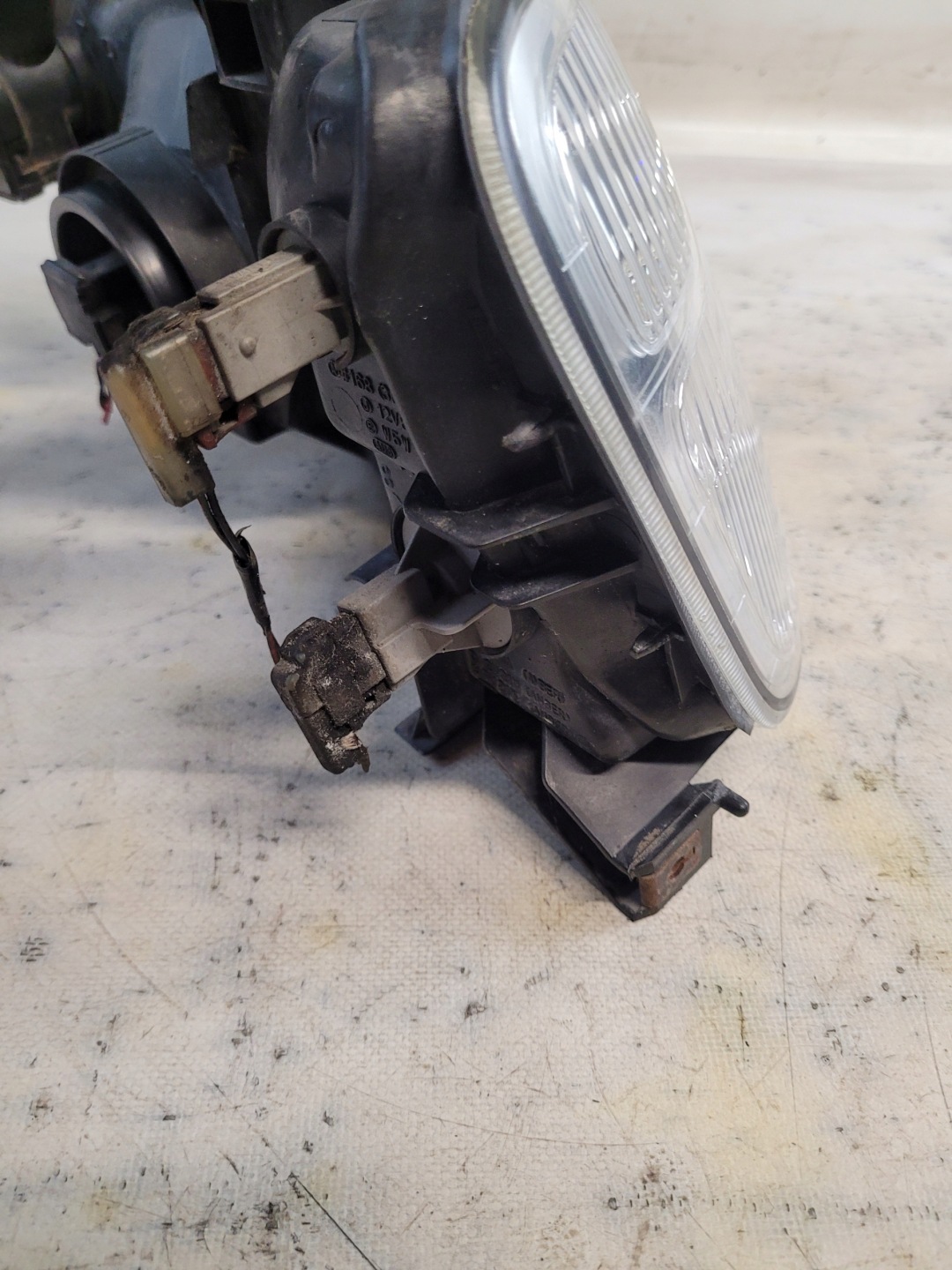 light right front HONDA CRV and 00r.