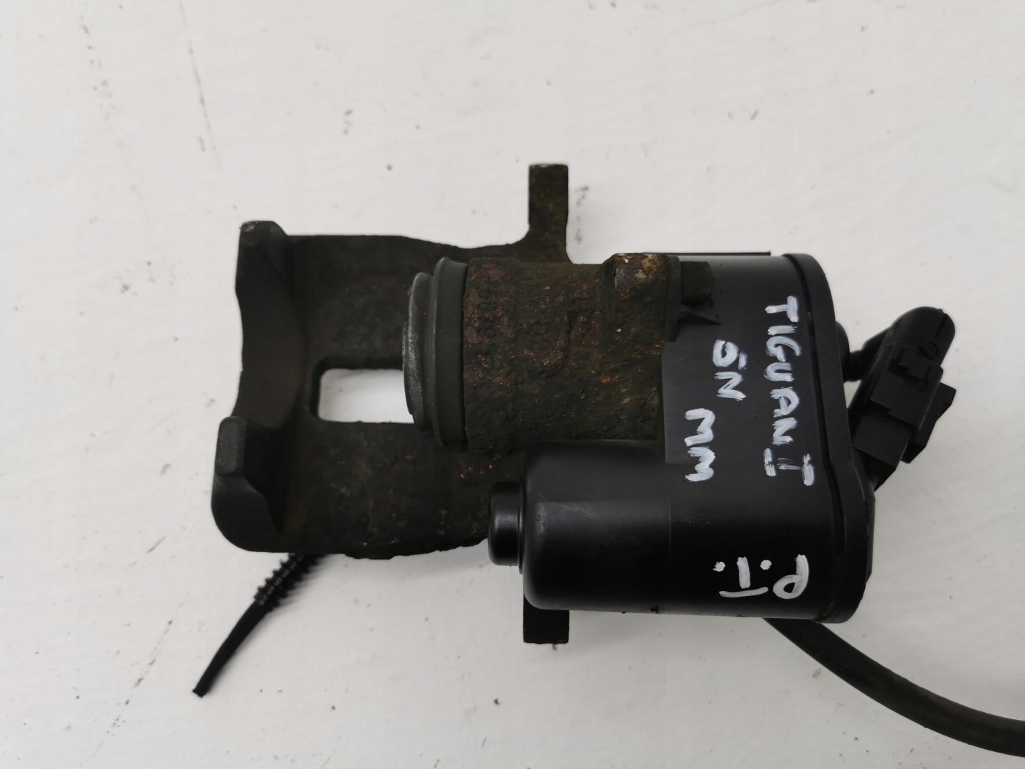 caliper brake right rear part VW TIGUAN and 32332267D