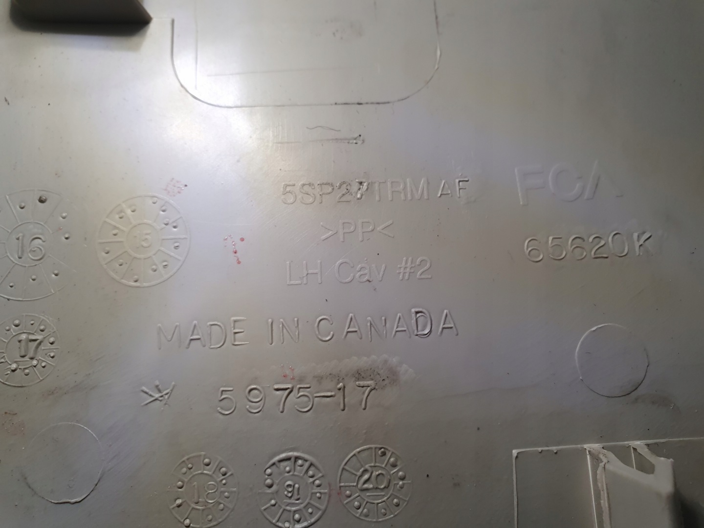 CHRYSLER PACIFICA 16- kryt lišta PRAHU levá 5SP27PD2AF 5SP27TRMAF