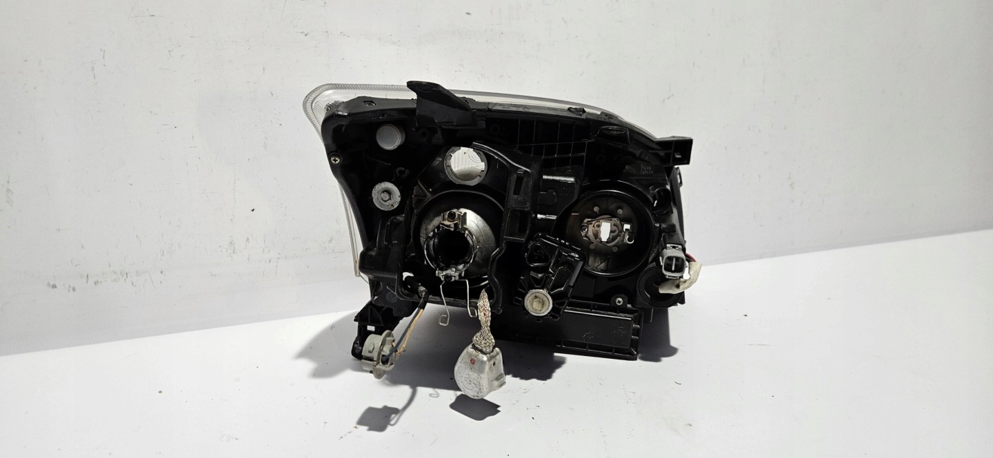 light left front XENON TOYOTA AVENSIS T25 06-08