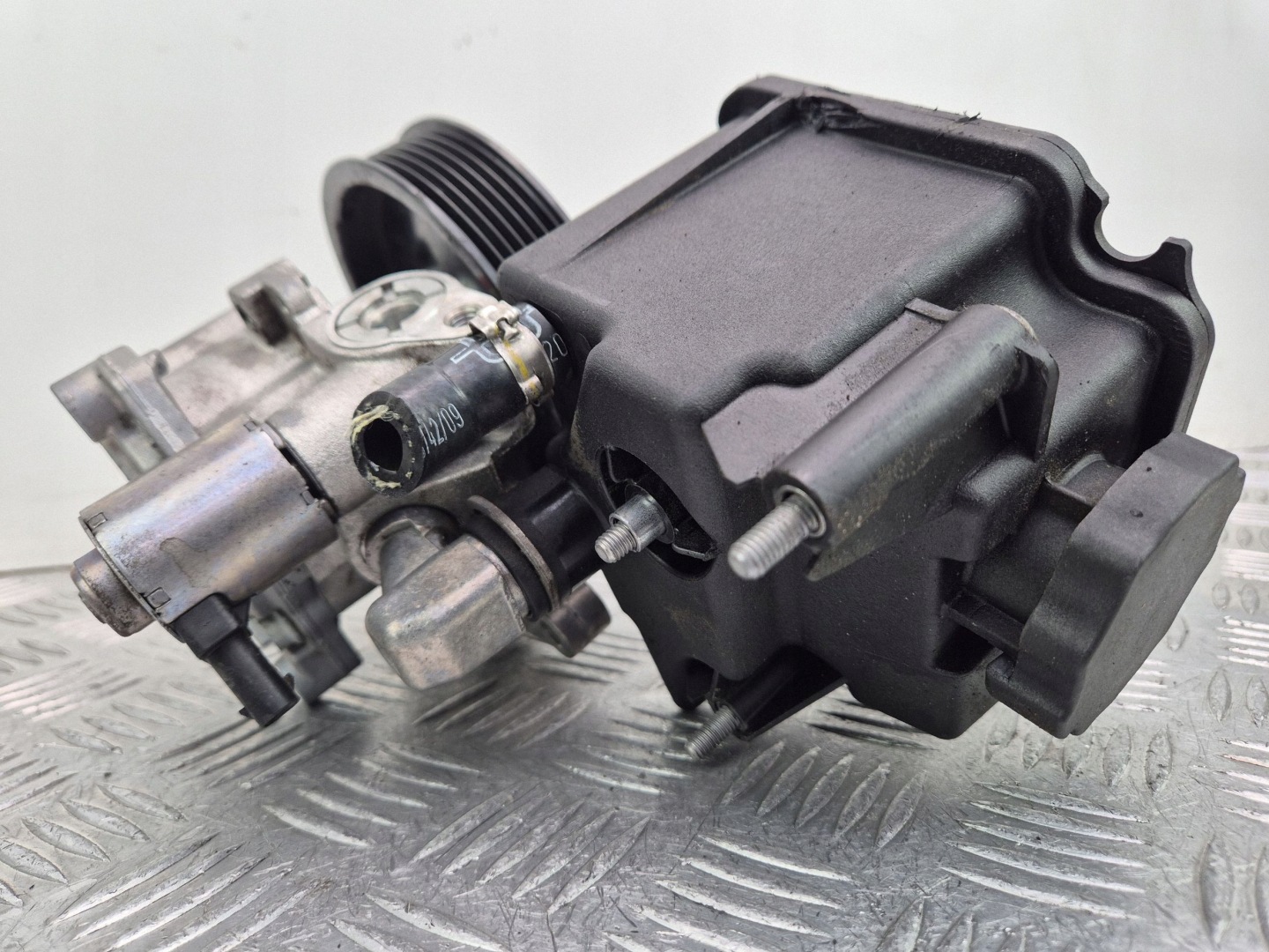 Mercedes C280 W204 servo pump LH2114612