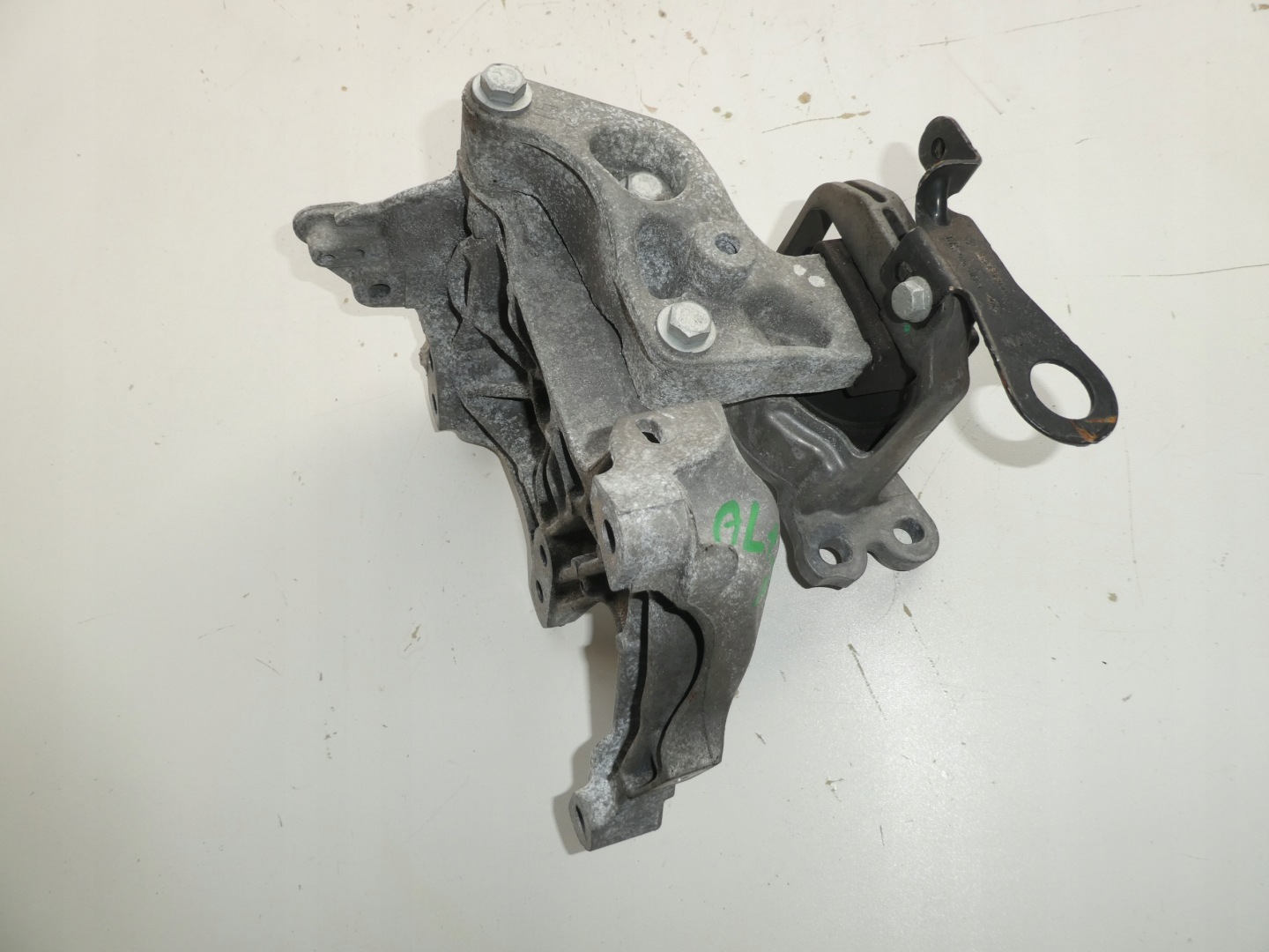 holder engine mount TRAFIC III VIVARO B 112101360R