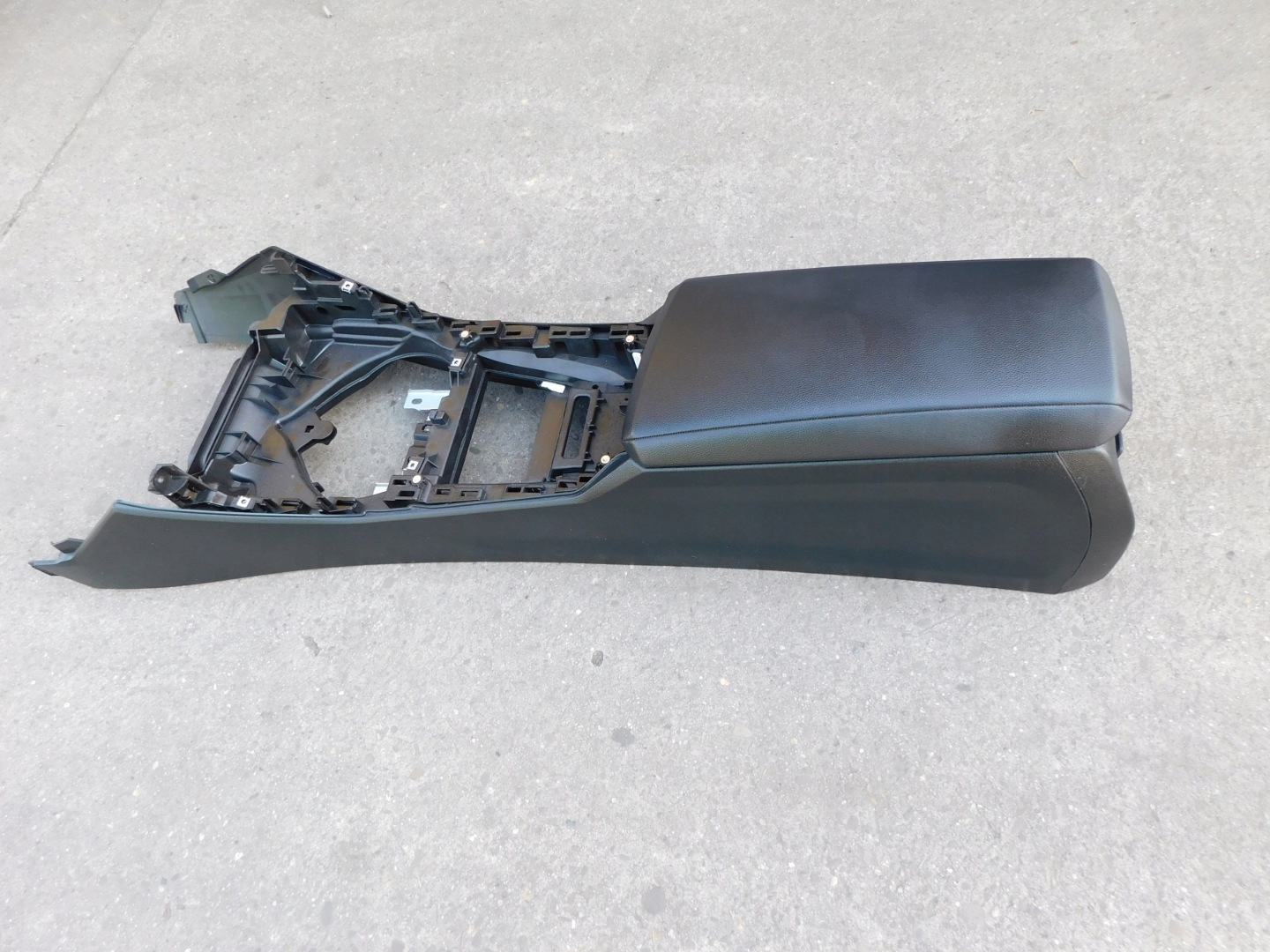 BMW i4 G26 console central armrest tunel the centre inner OEM