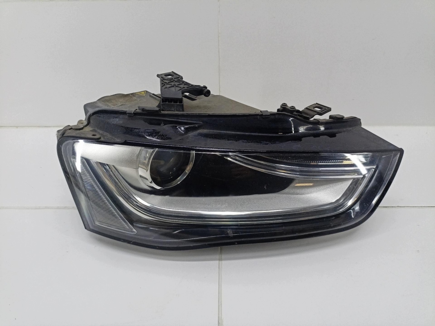 light front right side Audi A4 B8 facelift 2012 8K0941006