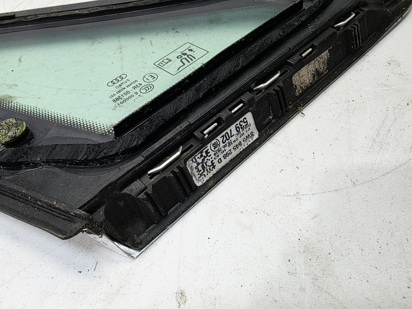window bodywork right rear part AUDI A4 B9 sedan 8W5845298D 2017R