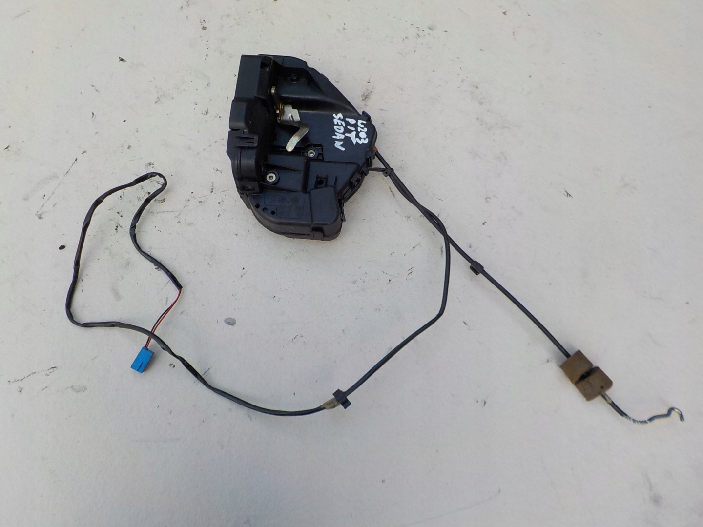 lock right rear part mercedes w203 2037300235