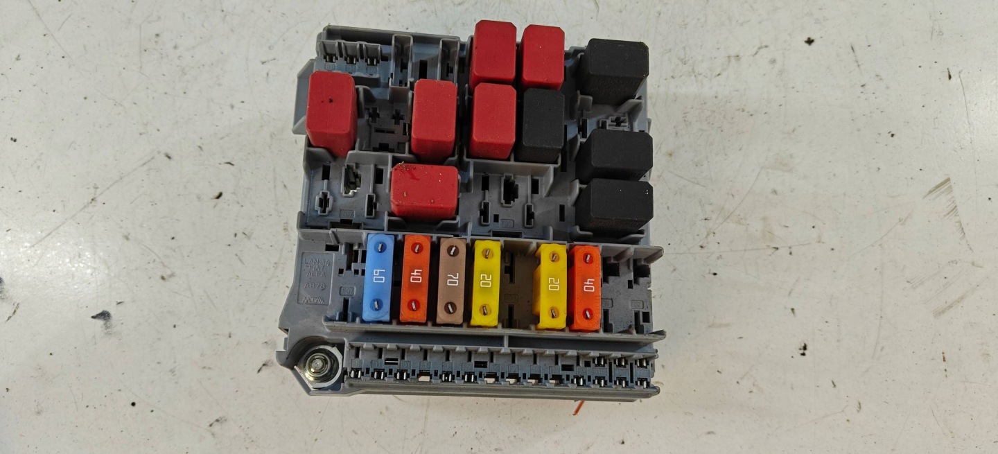 Lancia Delta III 08- 51905216 frame module fuse box