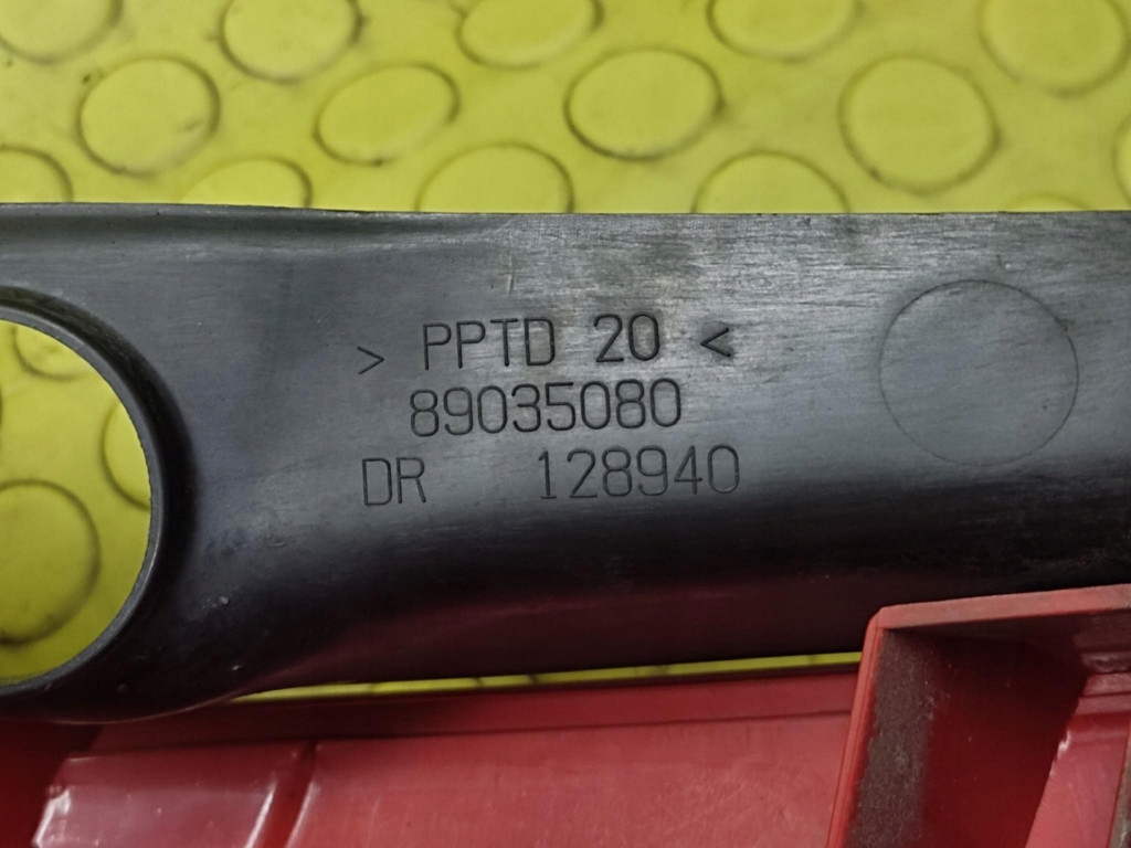 RENAULT CLIO III light right rear part 89035080