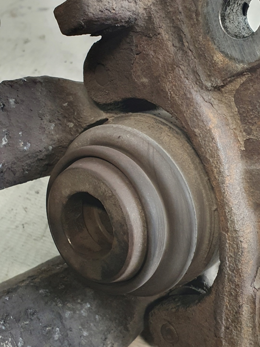 caliper brake left rear part MERCEDES W211 2.7CDI 03r.