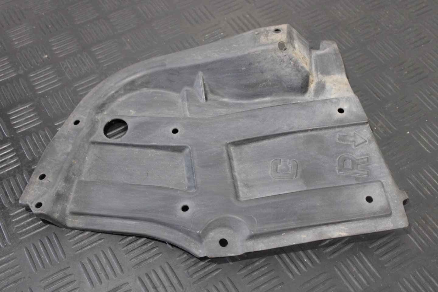 cover chassis right INFINITI QX70 748A2-1CA0A