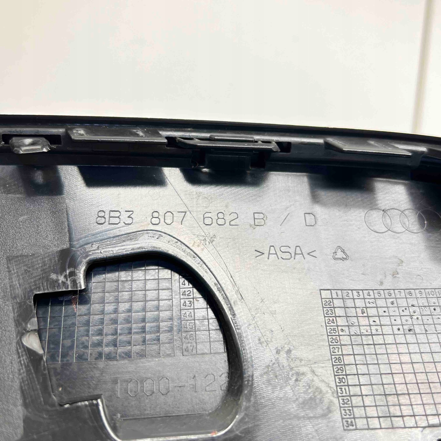 AUDI A5 B10 S5 8B3807682B grid of a bumper right front original 8B3807682B
