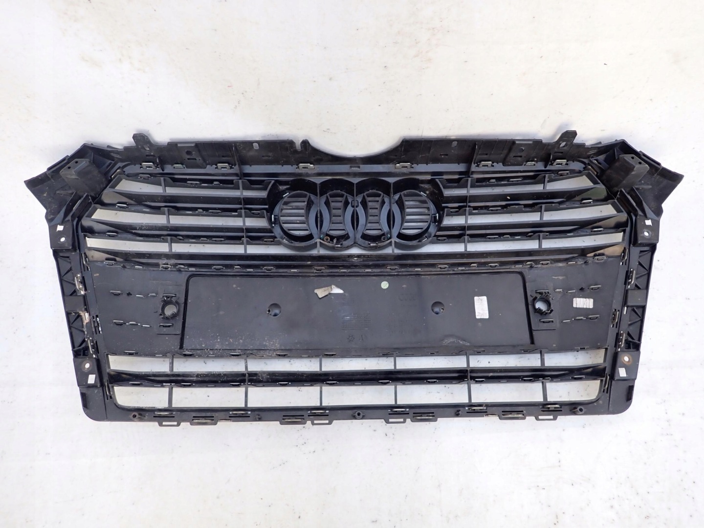 AUDI A4 B9 8W S-LINE 15-19 Grill Grill PDC