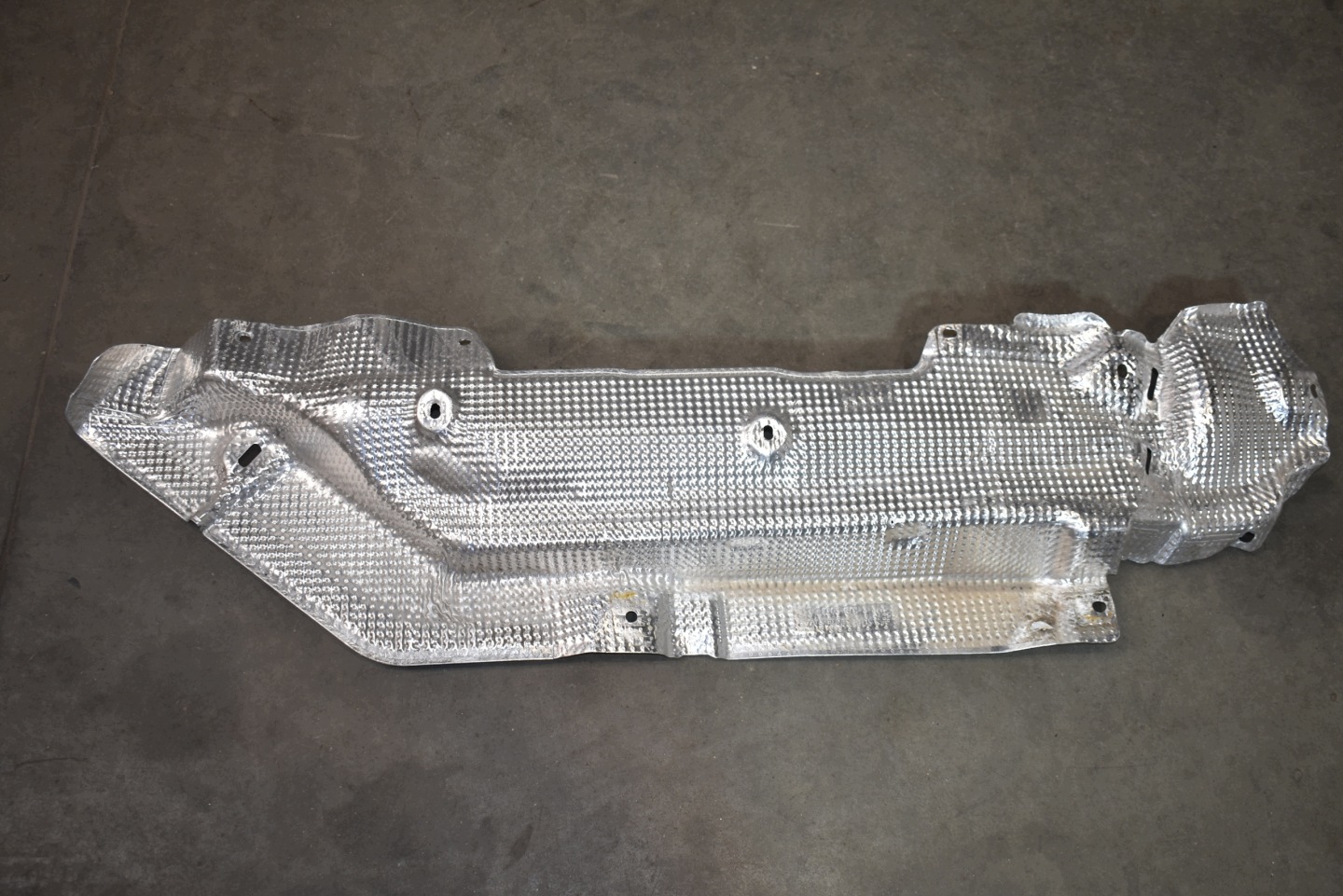 IDEALNA Blende Abdeckung TERMICZNA MERCEDES W206 1