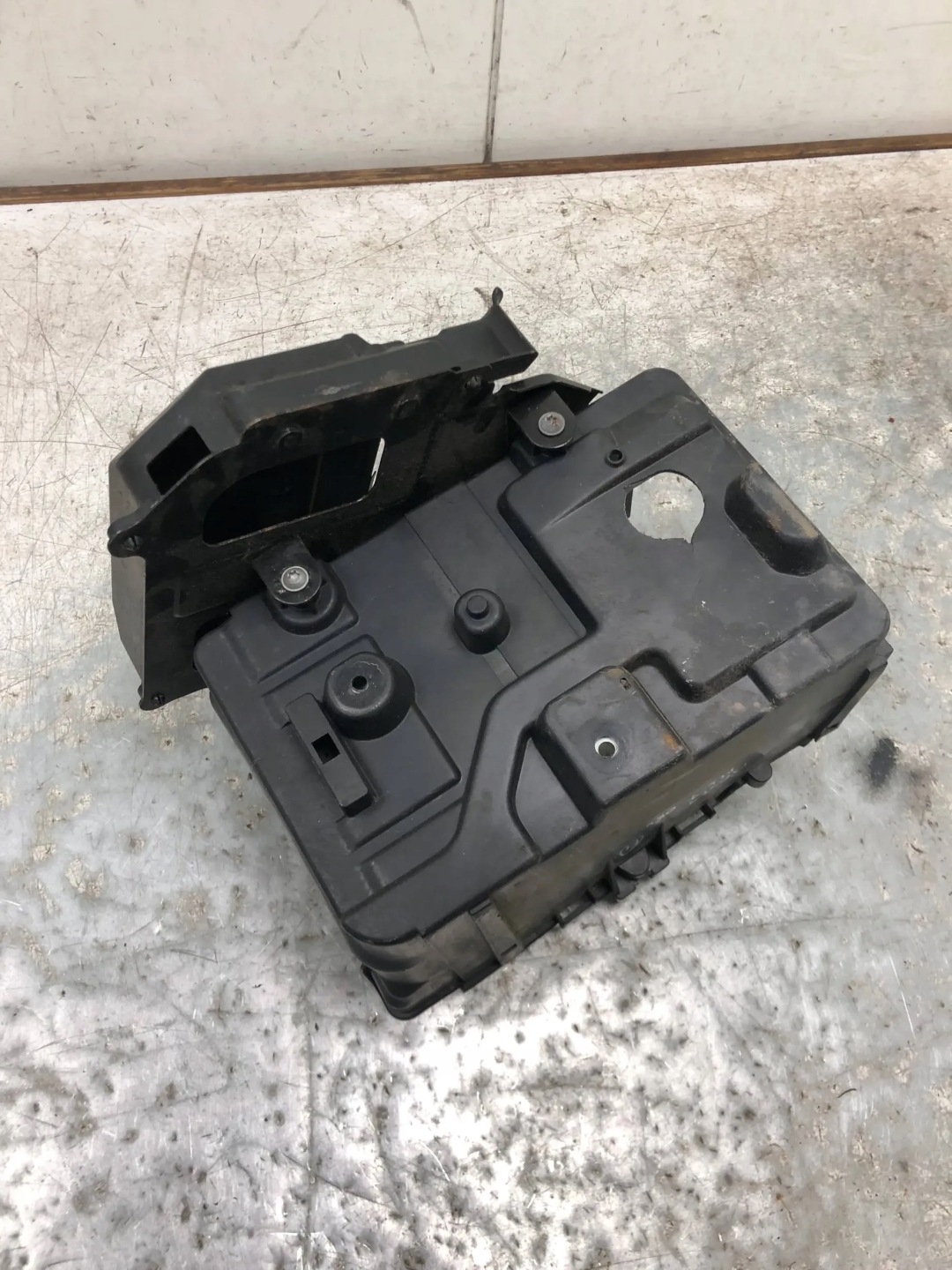 obal akumulátoru FORD FIESTA MK7 8V21-10723-BC 8V21-12A692-DA