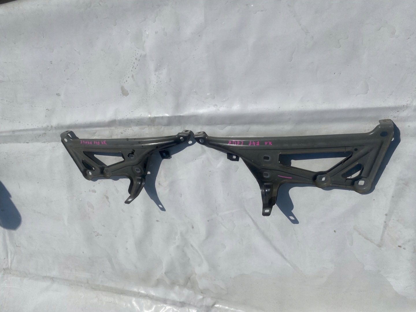 BMW X1 F48 staffa sinistro parafango 7329447