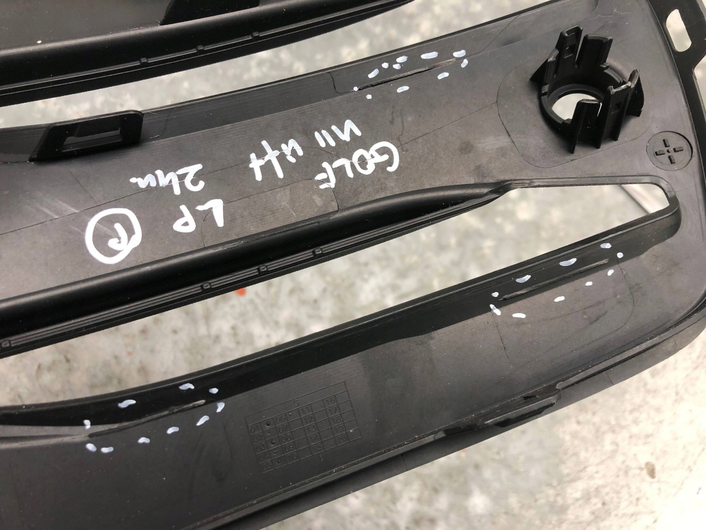 grid of a bumper left front VW GOLF VIII LIFT 5H0853665P