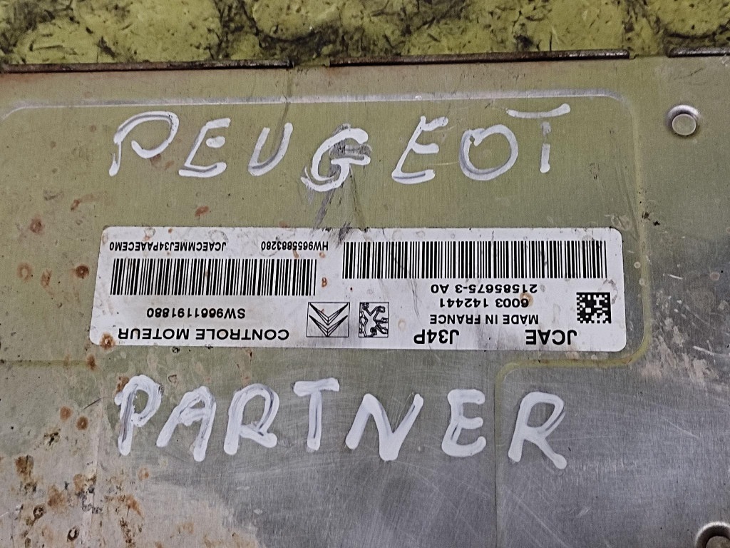 PEUGEOT PARTNER control unit of the engine 9661191880