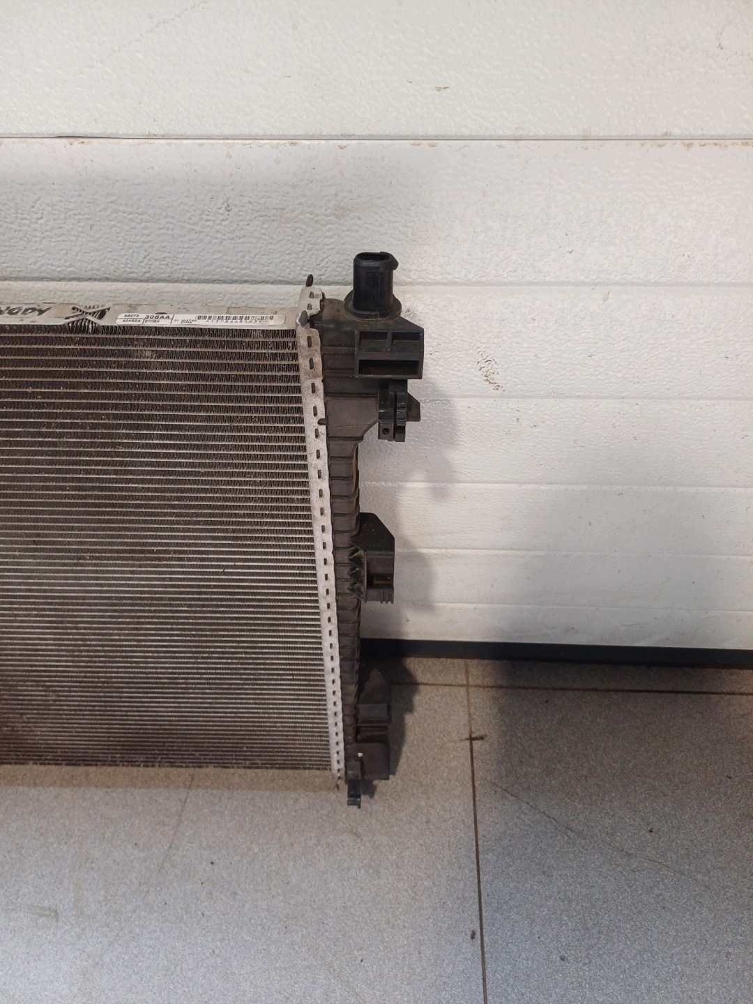 water cooler JEEP GRAND CHEROKEE 3,6 BZ 68273308AA