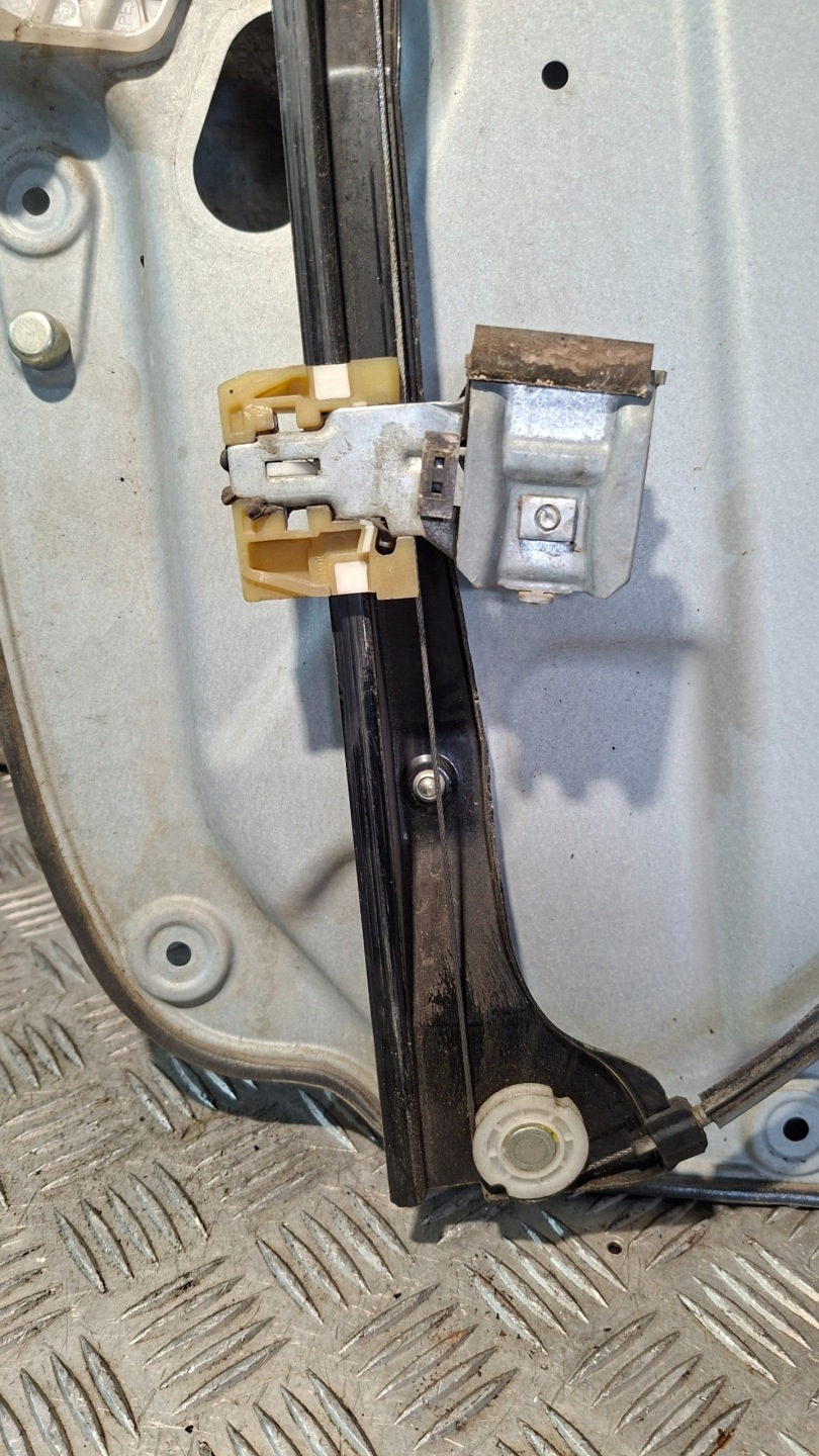 window regulator right front VW TOURAN and