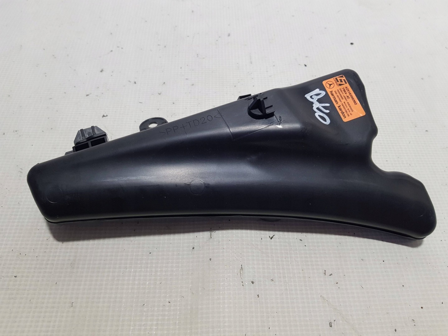 MERCEDES W251 speaker HARMAN KARDON left rear part A2518200302